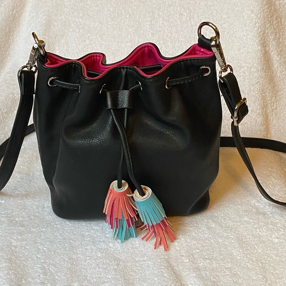 NEW! CANDIE’S “MADE TO SPARKLE” DRAWSTRING BUCKET BAG - Picture 1 of 13
